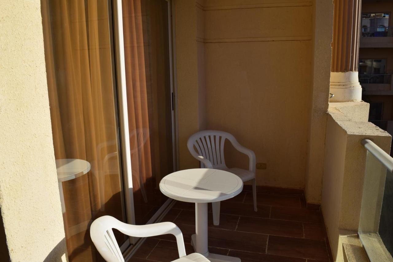 Florenza Khamsin 1 Bedroom Apartment With Swimming Pool View Gurdaka Kültér fotó